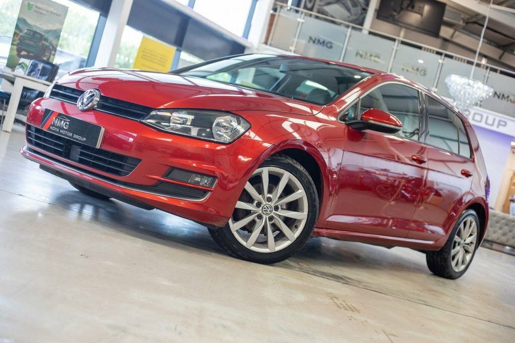Volkswagen Golf 2L Gt RJ65WGN Red #4
