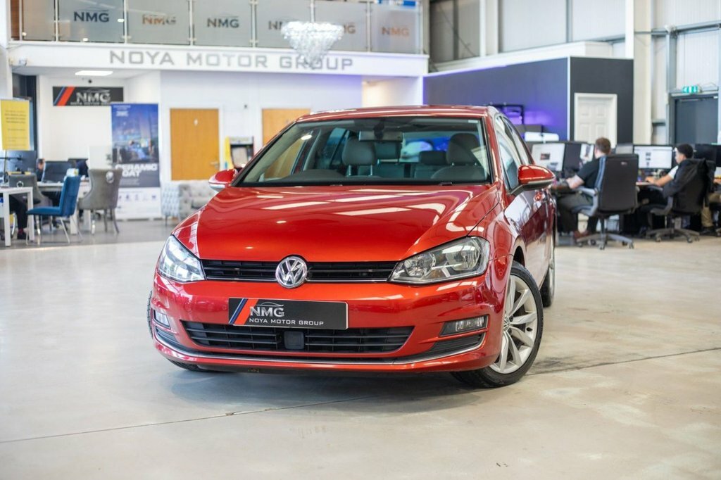Volkswagen Golf 2L Gt RJ65WGN Red #3
