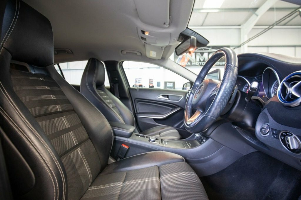 Mercedes-Benz GLA Class 1.6L Urban Edition DK69UWS Black #2