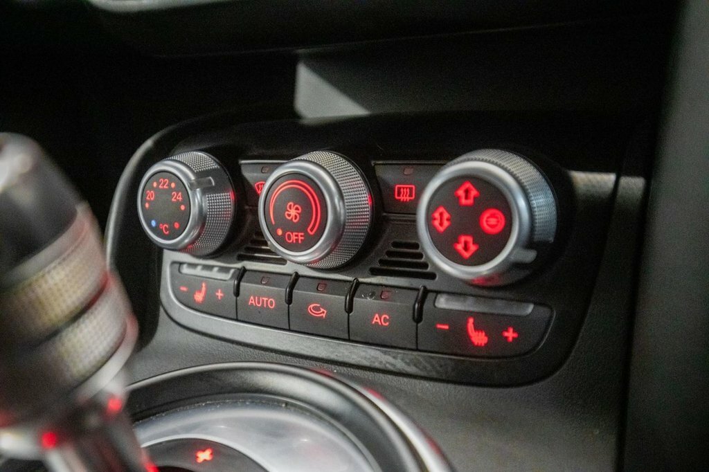 Audi R8 R8 Spyder V8 Quattro Red #27