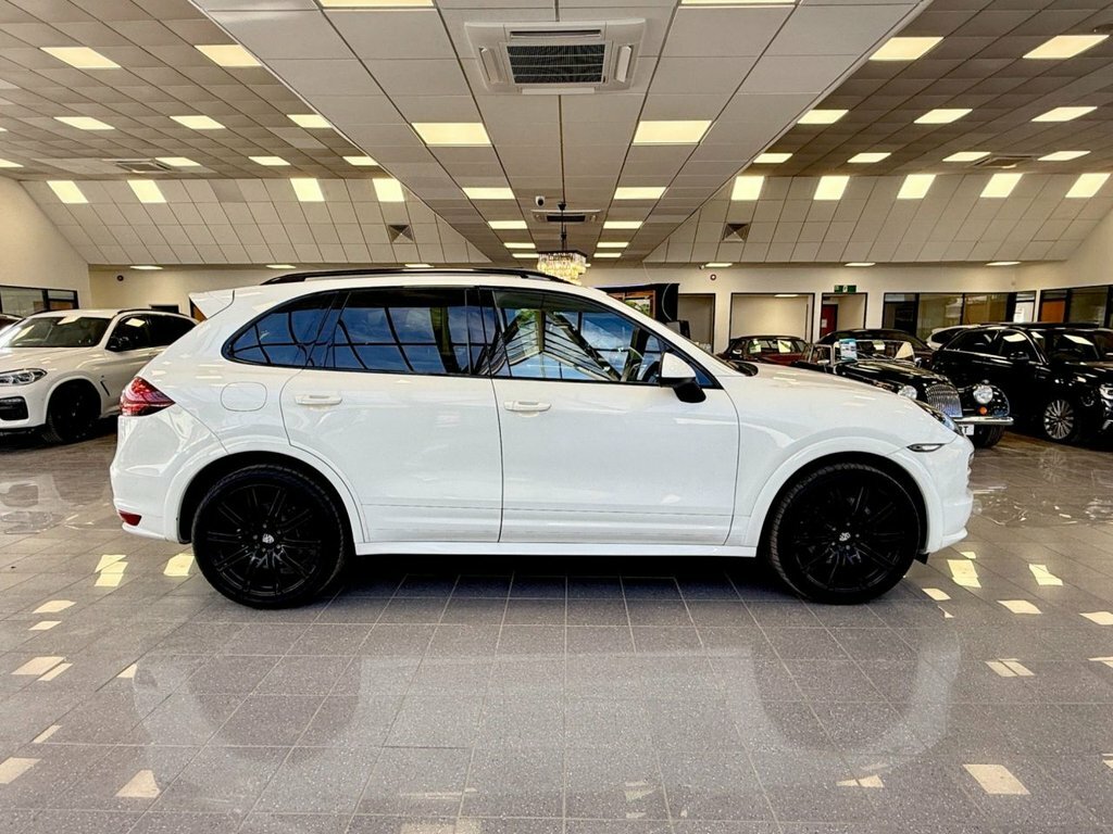Porsche Cayenne 3L Null White