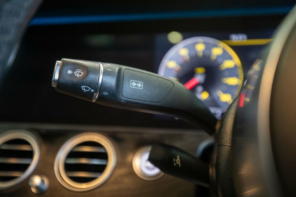 Mercedes-Benz E Class Saloon Black #16