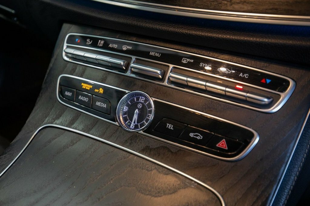 Mercedes-Benz E Class Saloon Black #20