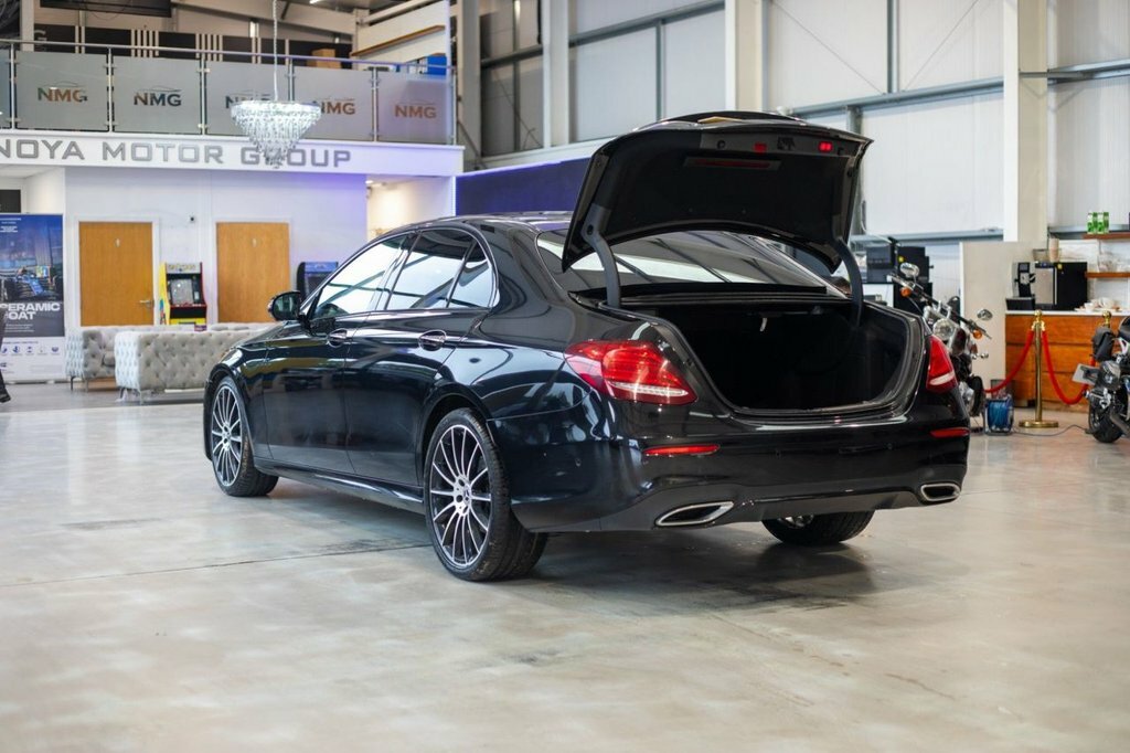 Mercedes-Benz E Class Saloon Black #27