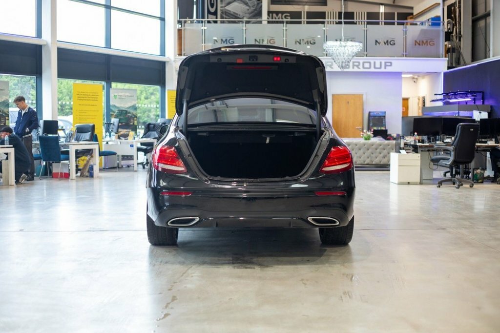 Mercedes-Benz E Class Saloon Black #28