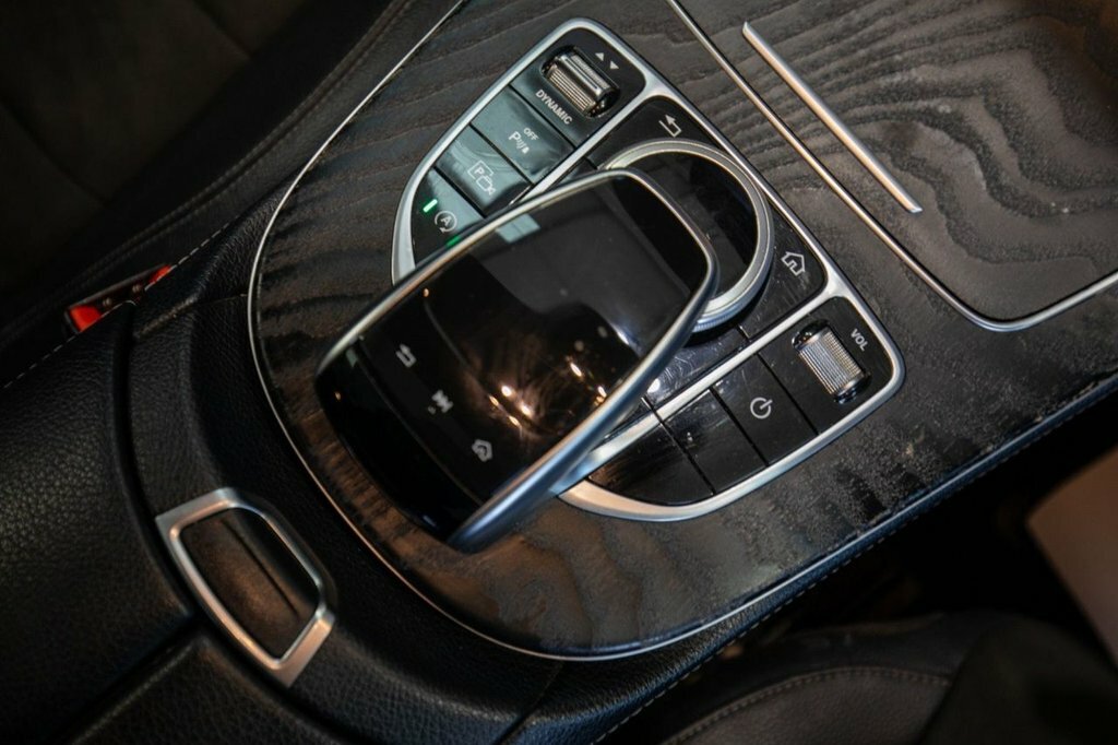 Mercedes-Benz E Class Saloon Black #21