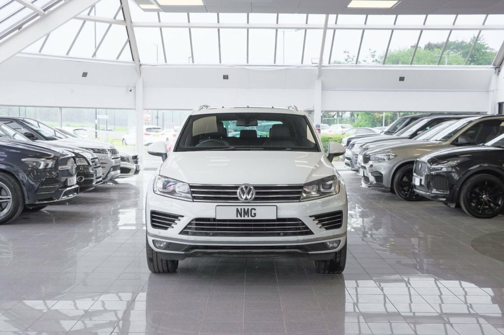 Volkswagen Touareg 3L R-line MH15CZK White #6