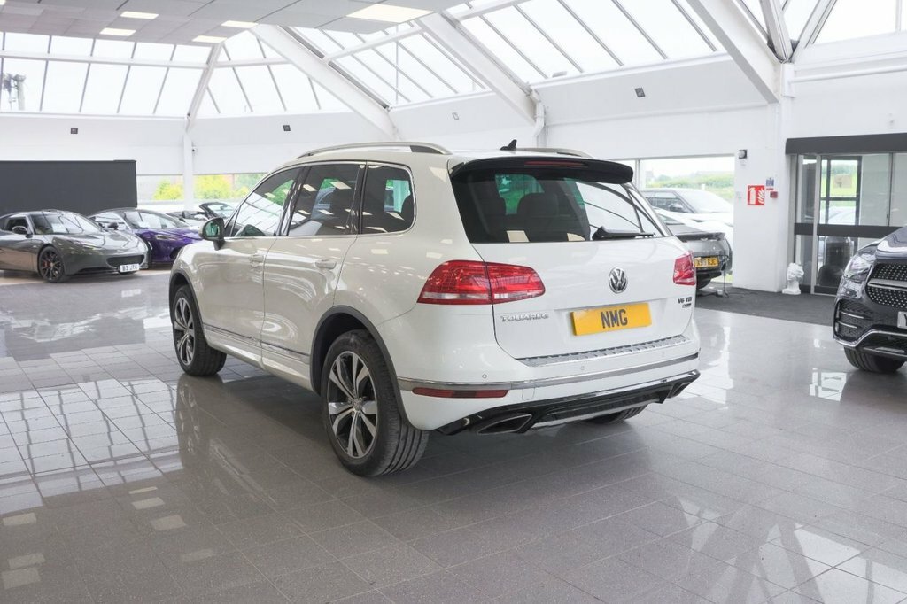 Volkswagen Touareg 3L R-line MH15CZK White #4