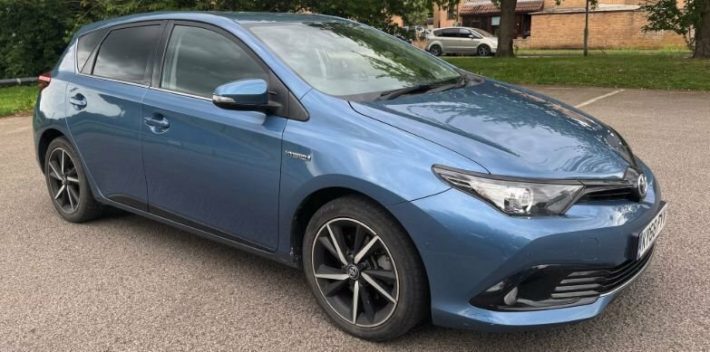 Toyota Auris 1.8L Design Blue