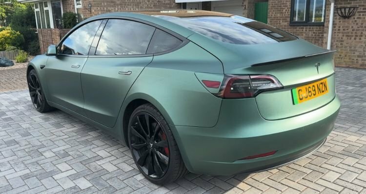 Tesla Model 3 Saloon Green #2