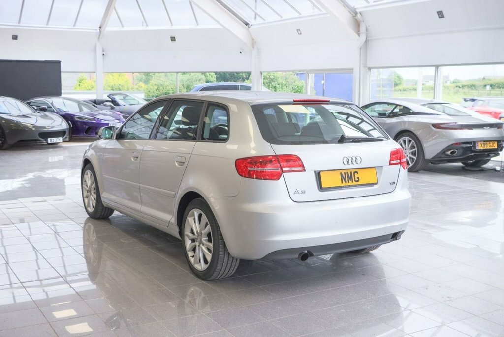 Audi A3 Hatchback 2.0 Tdi Sport Sportback Euro 5 Ss Red #4