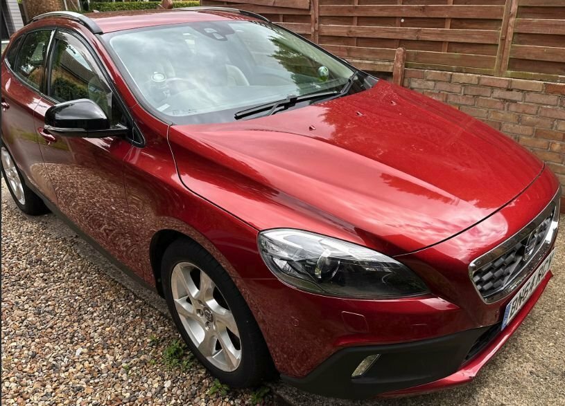 Volvo V40 Cross Country 1.6L Lux Red