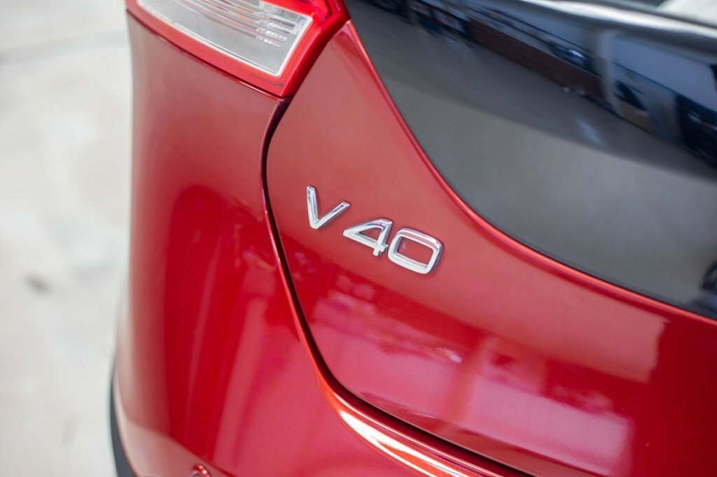 Volvo V40 Cross Country 1.6L Lux Red #6