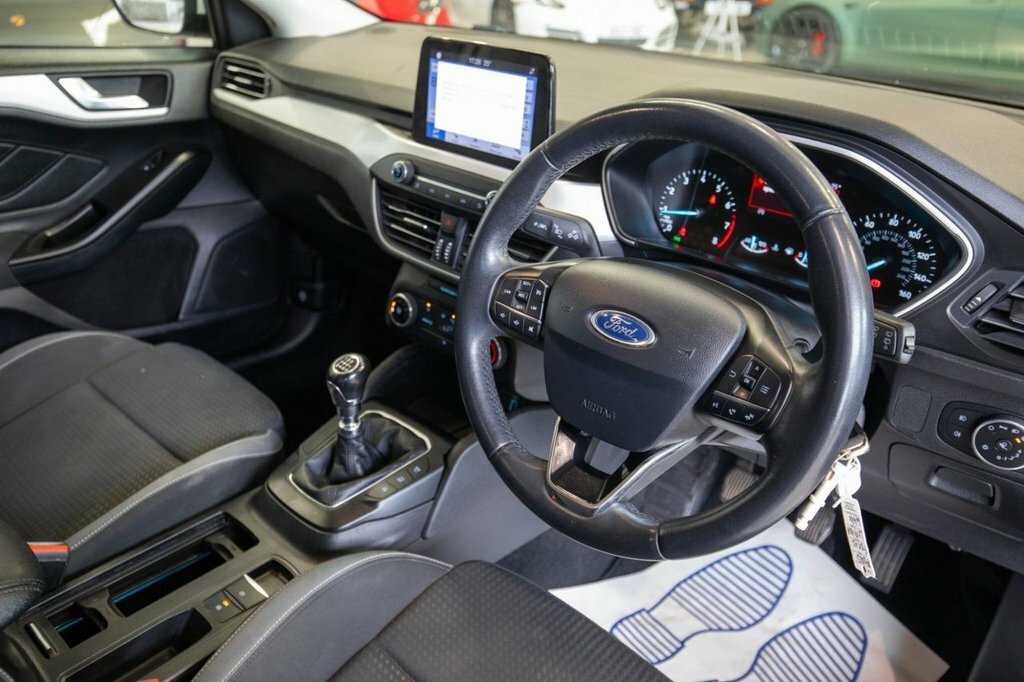Ford Focus 1L Zetec LX19HLH White #2