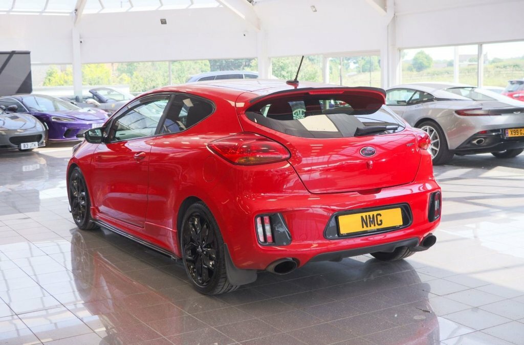 Kia Proceed Hatchback Red #4