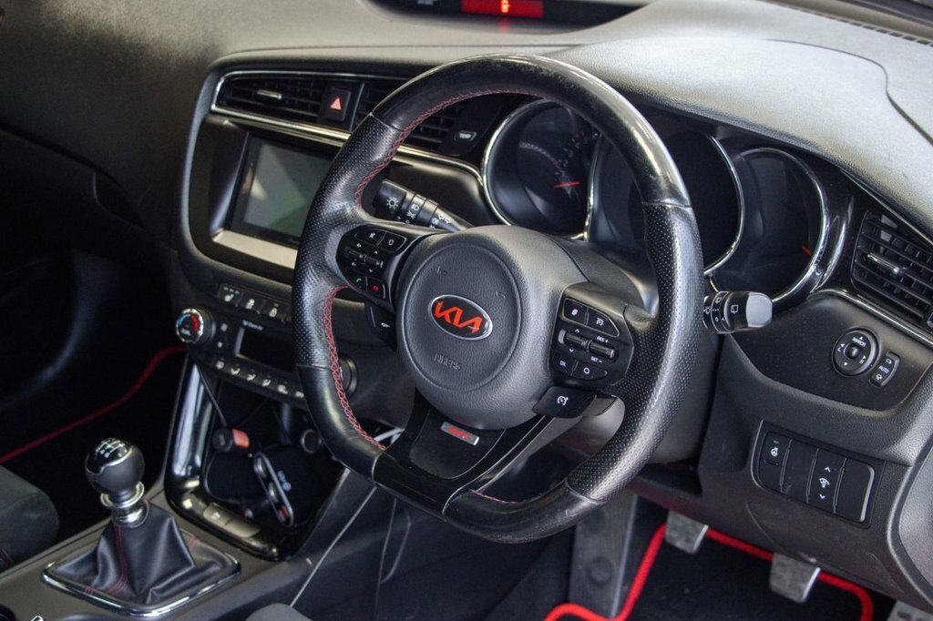 Kia Proceed Hatchback Red #2