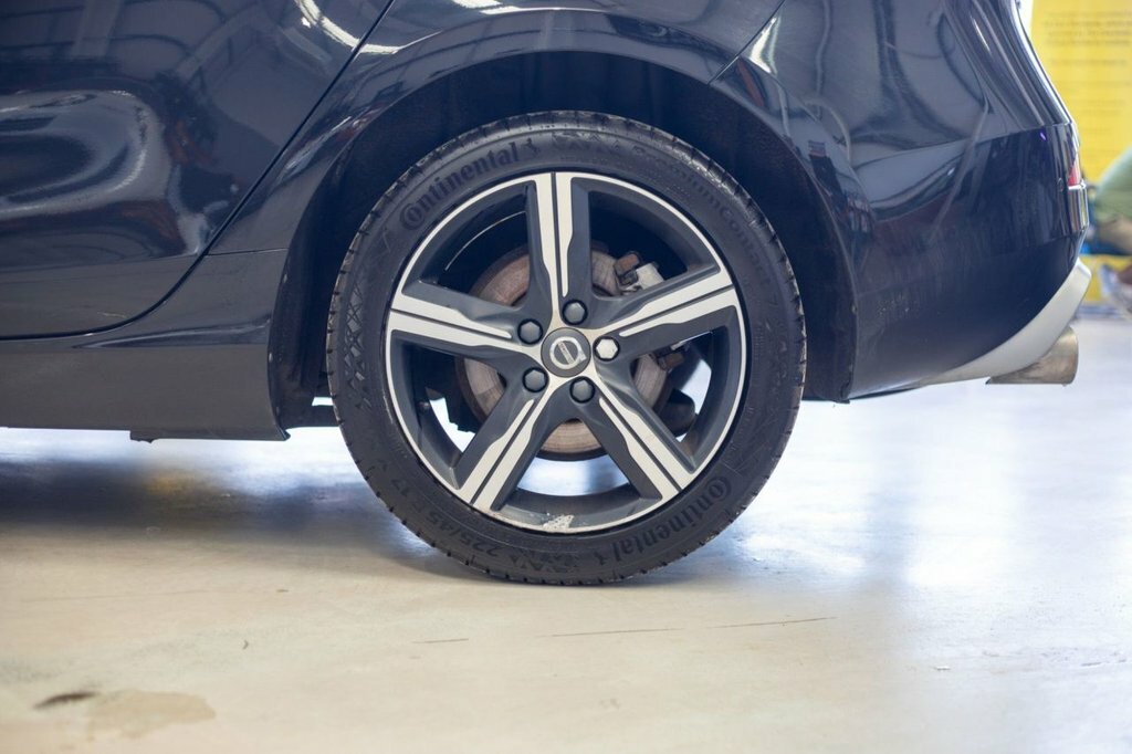 Volvo V40 2L R-design Edition Black #6