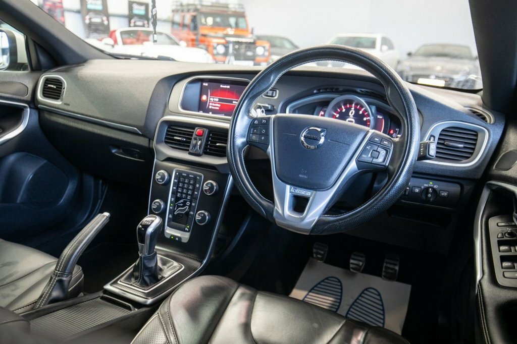 Volvo V40 2L R-design Edition Black #2