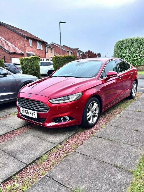 Ford Mondeo 2L Titanium Red