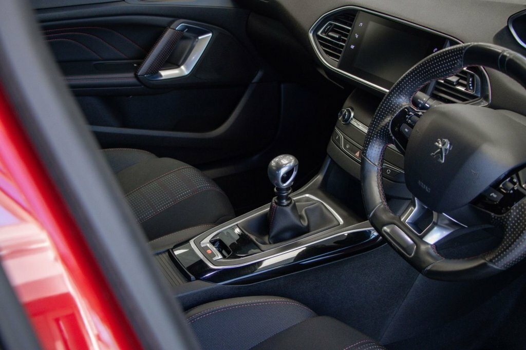 Peugeot 308 1.2L Gt Line XUI1841 Red #3