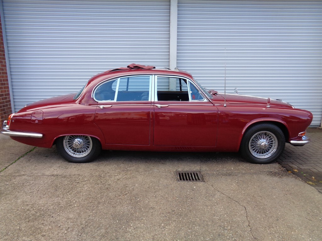 Daimler Sovereign Saloon Red #3