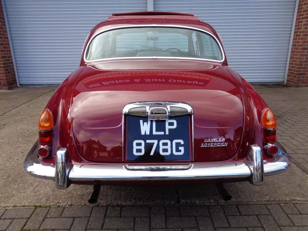 Daimler Sovereign Saloon Red #5