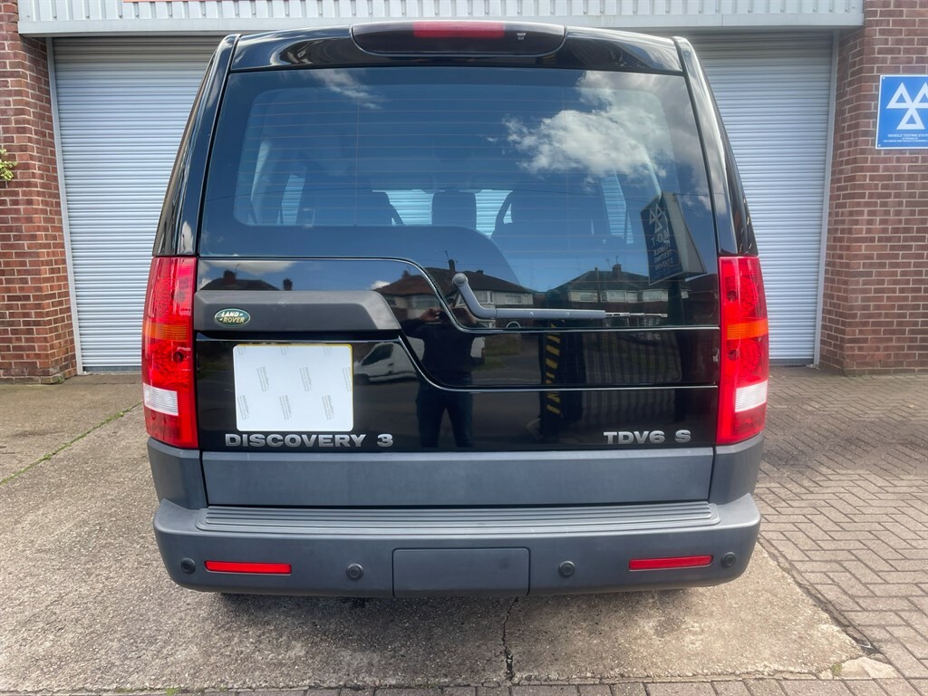 Land Rover Discovery Estate Black #5