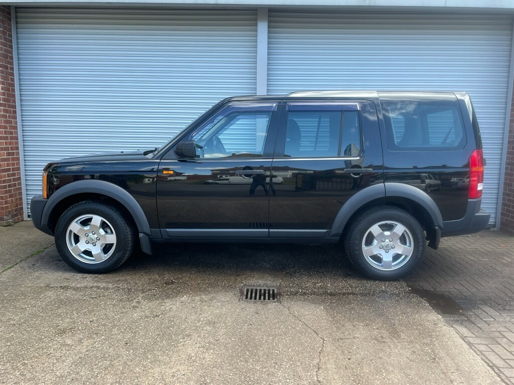 Land Rover Discovery Estate Black #4