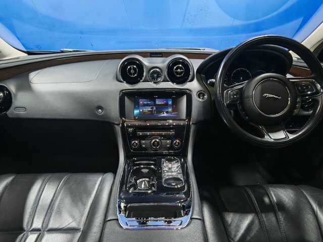 Jaguar XJ V6 Luxury Saloon Silver #4