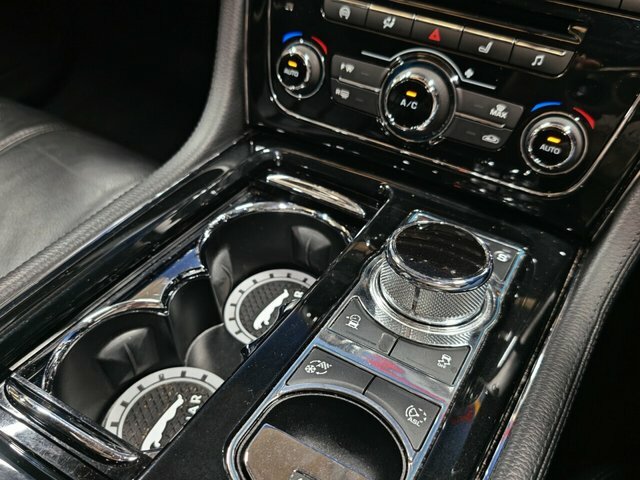 Jaguar XJ V6 Luxury Saloon Silver #2
