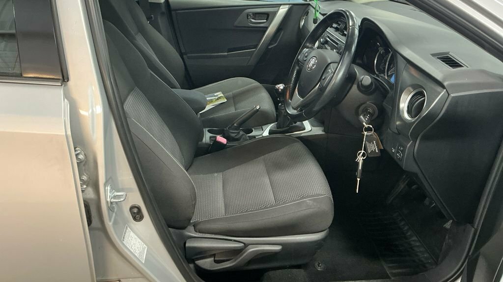 Toyota Auris 1.6 V-matic Icon Hatchback Euro Silver #3