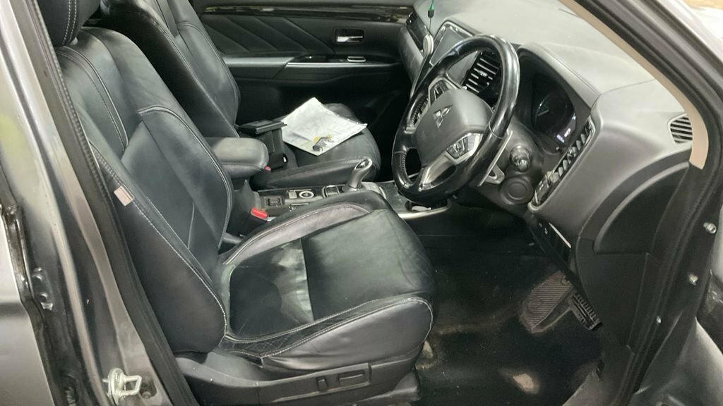 Mitsubishi Outlander 2.0H 12Kwh 4H Suv Plug-in Hybrid Cvt 4W Grey #3