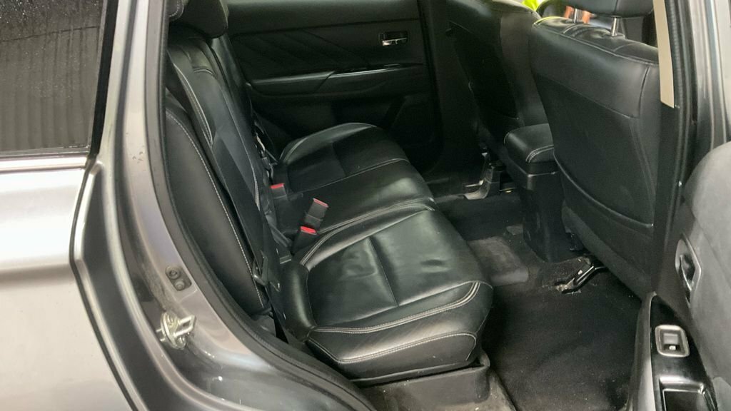 Mitsubishi Outlander 2.0H 12Kwh 4H Suv Plug-in Hybrid Cvt 4W Grey #4
