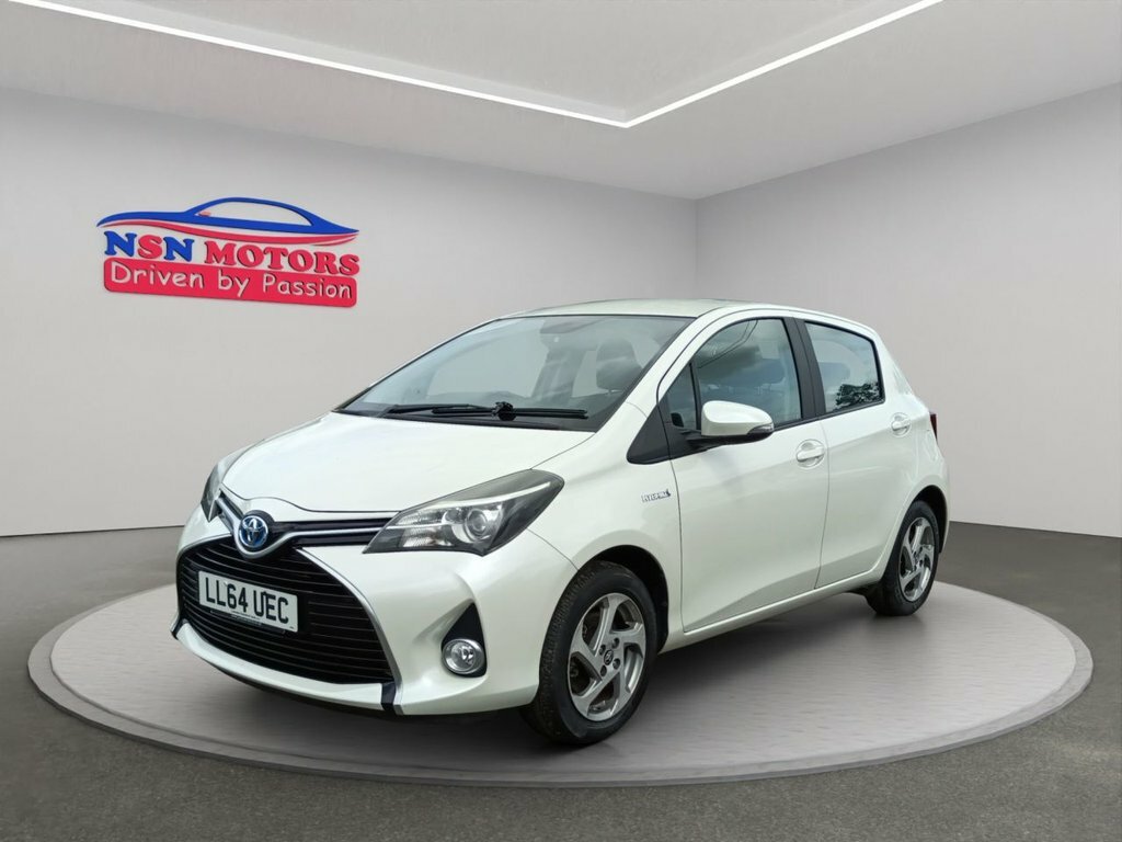 Toyota Yaris Hatchback Red #9