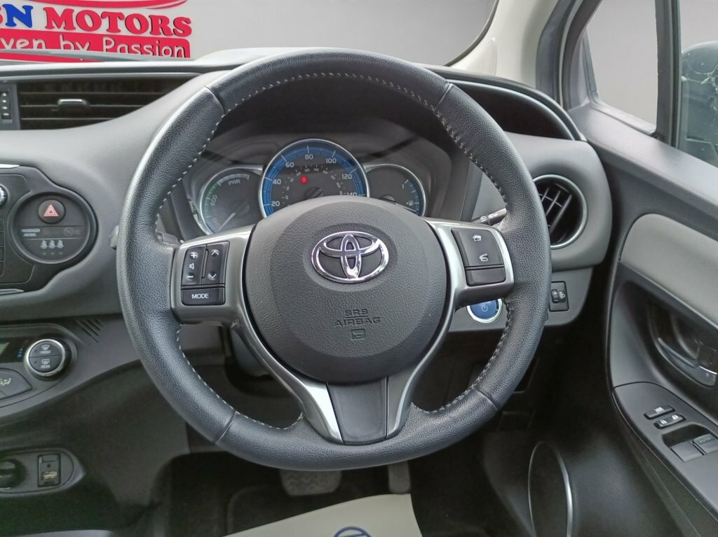 Toyota Yaris Hatchback Red #15