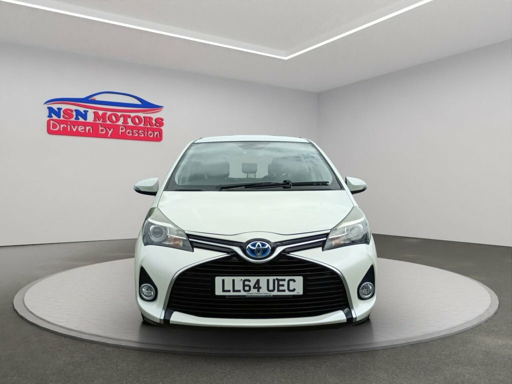 Toyota Yaris Hatchback Red #6