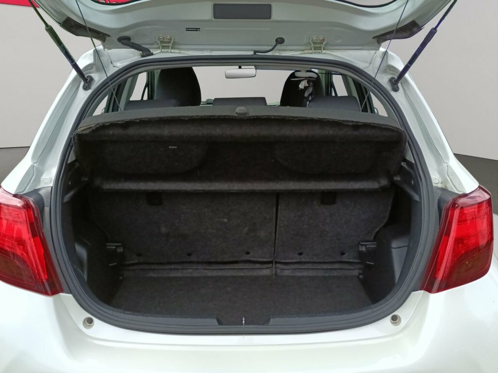 Toyota Yaris Hatchback Red #8