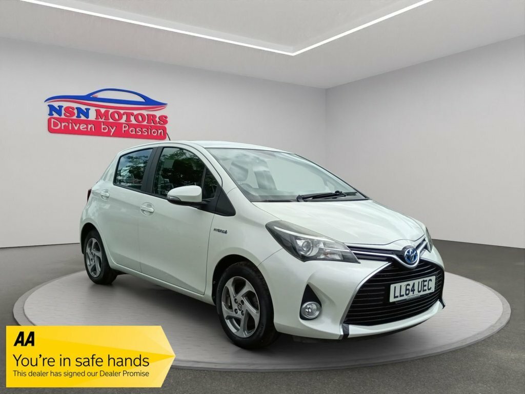 Toyota Yaris Hatchback Red #1