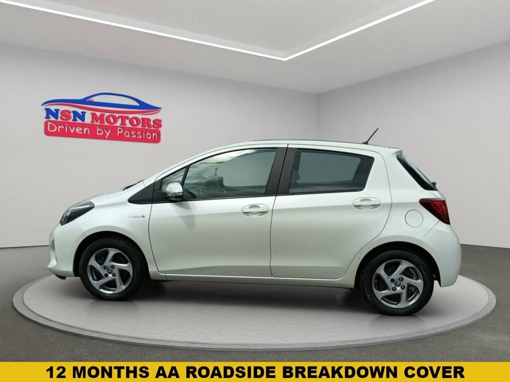 Toyota Yaris Hatchback Red #3