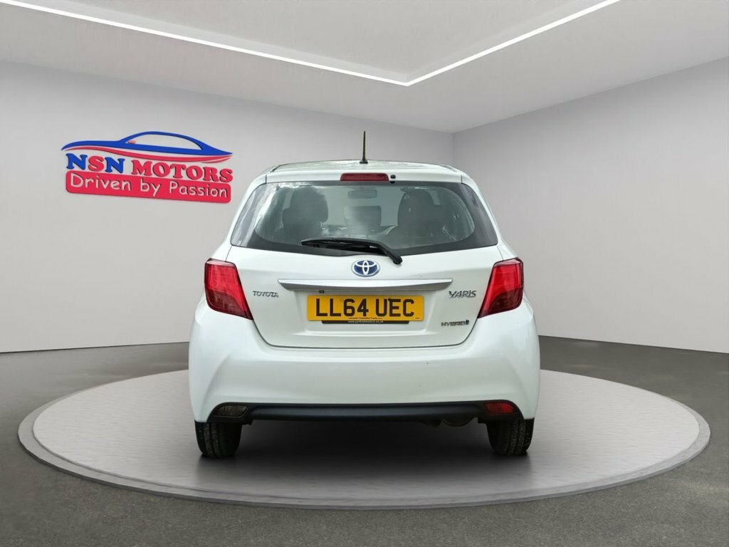 Toyota Yaris Hatchback Red #7