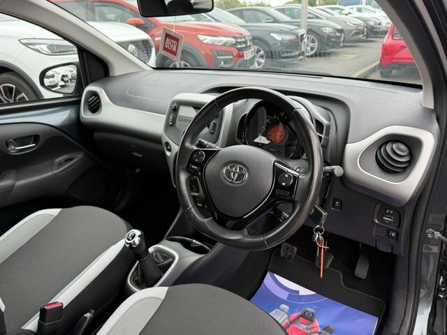 Toyota Aygo Vvt-i X-play Hatchback CU67ZCY Grey #5