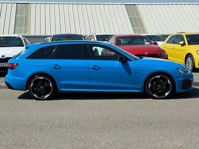 Audi A4 Avant Tdi 40 Black Edition LR70FGU Blue #2