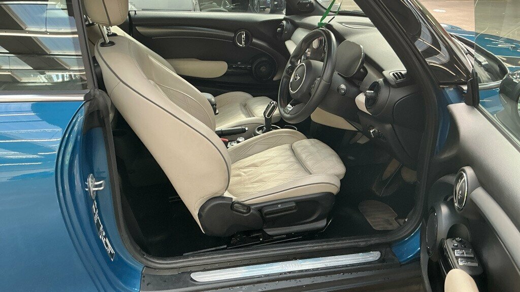 Mini Convertible 2.0 John Cooper Works Premium Plus Silver #25