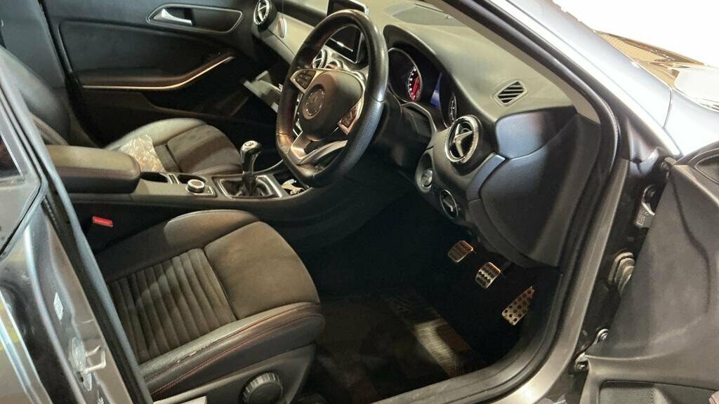 Mercedes-Benz CLA Class Cla 180 Amg Line Premium Plus Tip White #22