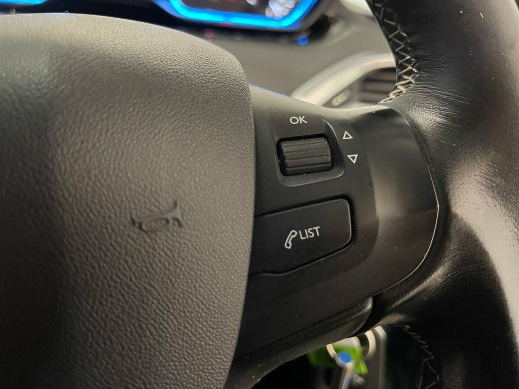 Peugeot 2008 1.2 Puretech Active Euro 6 Black #45