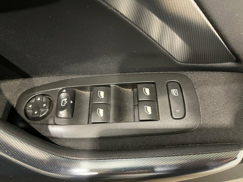 Peugeot 2008 1.2 Puretech Active Euro 6 Black #41