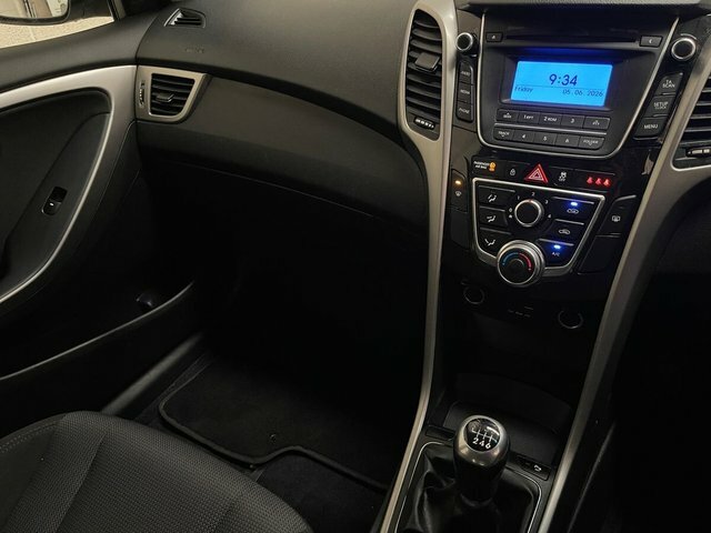 Hyundai I30 1.6 Crdi Blue Drive Se Dct Euro 6 Ss Black #14