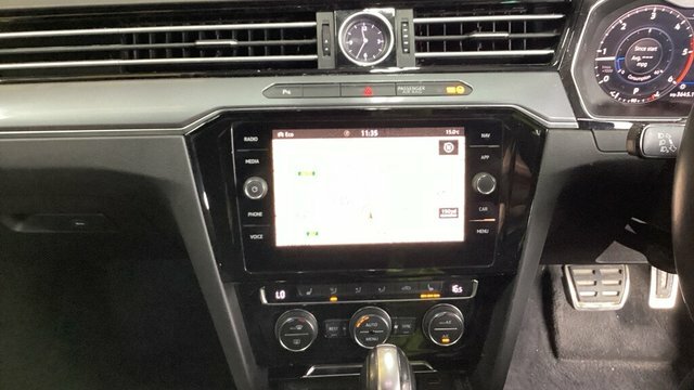 Volkswagen Passat Saloon Silver #13