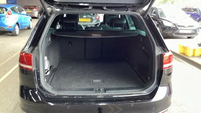 Volkswagen Passat Saloon Silver #9