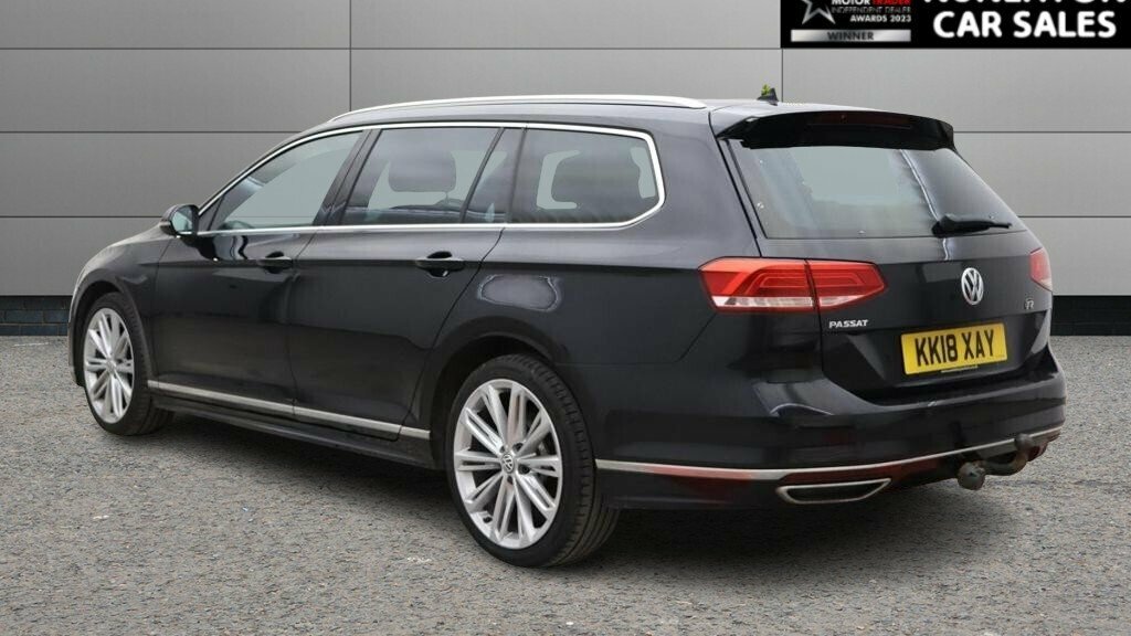 Volkswagen Passat Saloon Silver #18